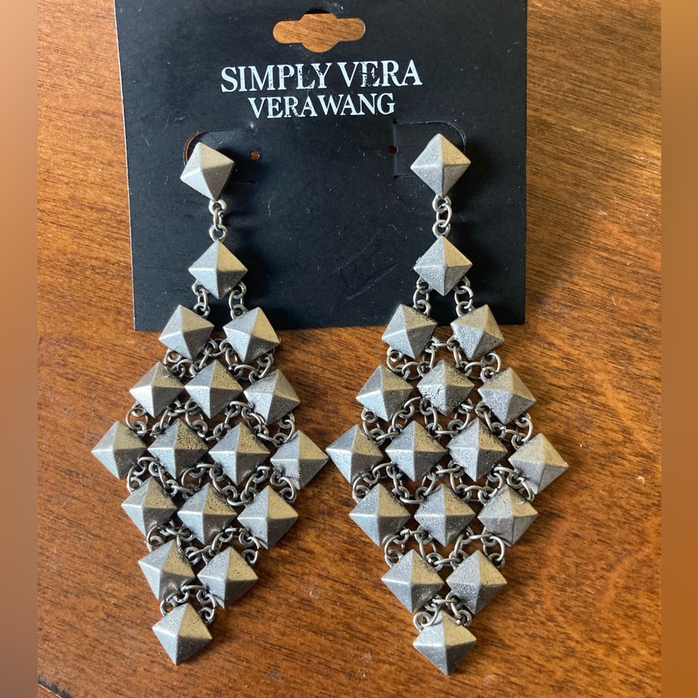 Simply Vera pyramid chandelier earrings